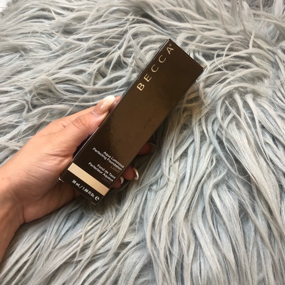 BECCA COSMETICS FOUNDATION- LIGHT - Picture 2 of 3